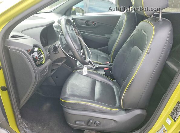 KM8K33A58LU542838 2020 HYUNDAI KONA Зеленый Вид салона спереди