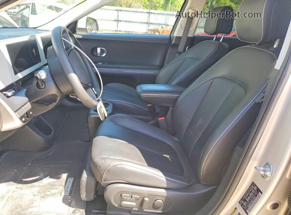 KM8KRDAF9PU147876 2023 HYUNDAI IONIQ Серебряный Вид салона спереди