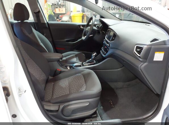 KMHC65LC0JU076290 2018 HYUNDAI IONIQ HYBRID Белый Вид салона спереди