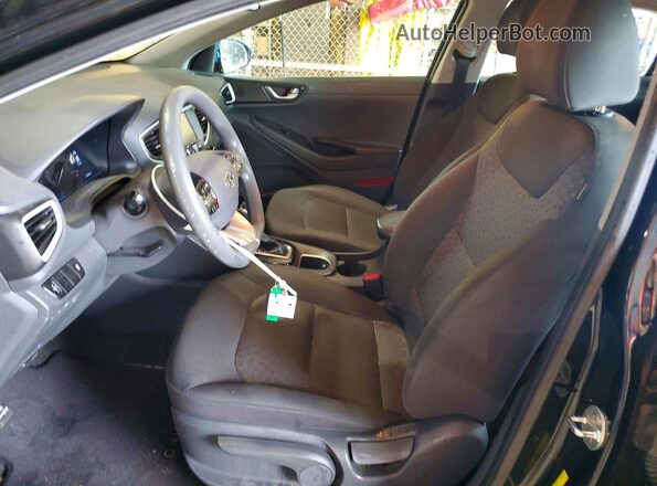 KMHC65LC1HU056382 2017 HYUNDAI IONIQ Черный Вид салона спереди