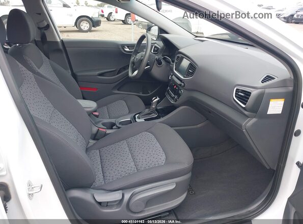KMHC65LC3KU107985 2019 HYUNDAI IONIQ HYBRID Белый Вид салона спереди