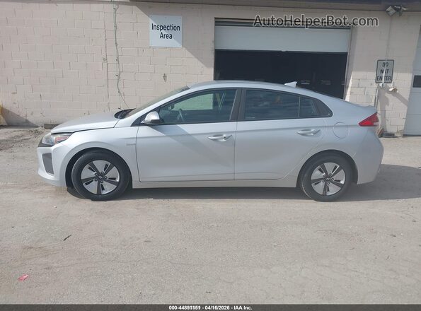 KMHC65LC4JU075644 2018 HYUNDAI IONIQ HYBRID Silver Widok wnętrza 360 stopni
