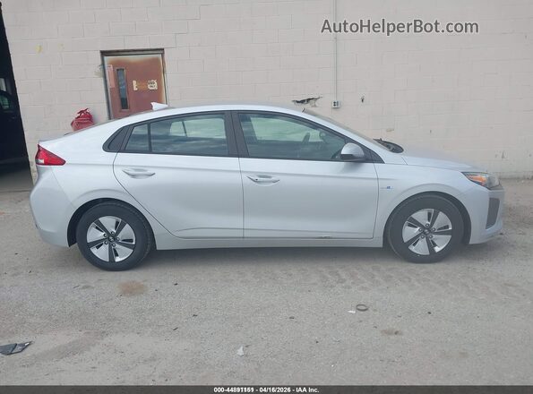 KMHC65LC4JU075644 2018 HYUNDAI IONIQ HYBRID Silver Widok wnętrza z tyłu