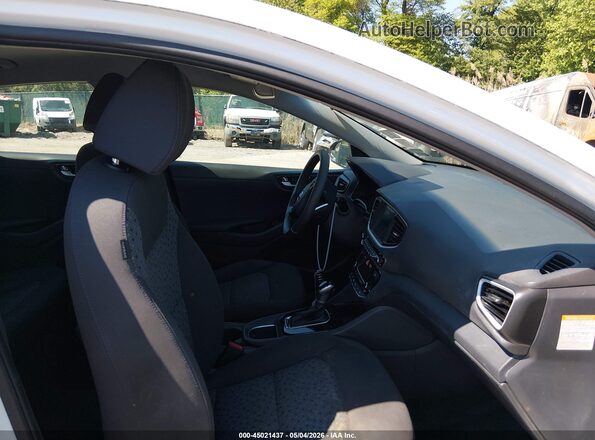 KMHC65LC4JU082688 2018 HYUNDAI IONIQ HYBRID Белый Вид салона спереди