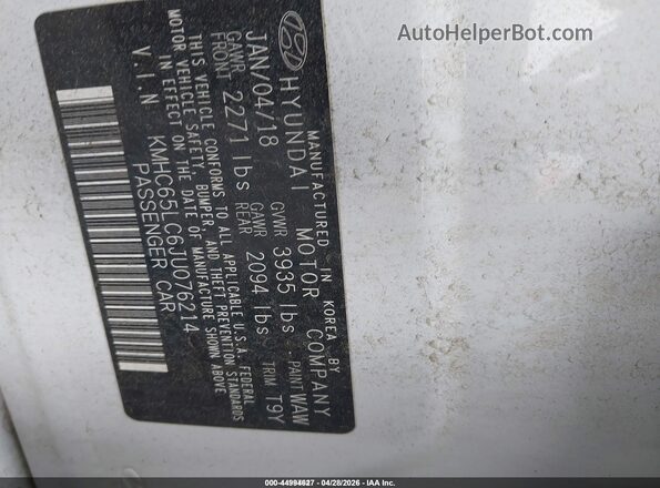 KMHC65LC6JU076214 2018 HYUNDAI IONIQ HYBRID White Widok komory silnika