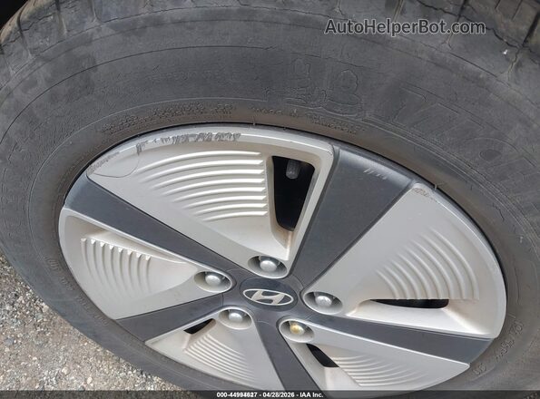 KMHC65LC6JU076214 2018 HYUNDAI IONIQ HYBRID White Widok wnętrza z tyłu