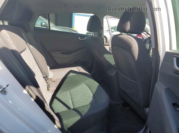 KMHC65LC7HU048030 2017 HYUNDAI IONIQ White Հետևի նստատեղերի տեսք