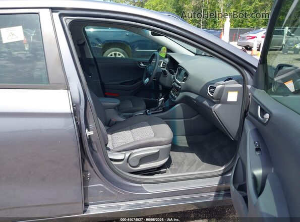 KMHC65LC8HU048036 2017 HYUNDAI IONIQ HYBRID Gray Вид салону спереду