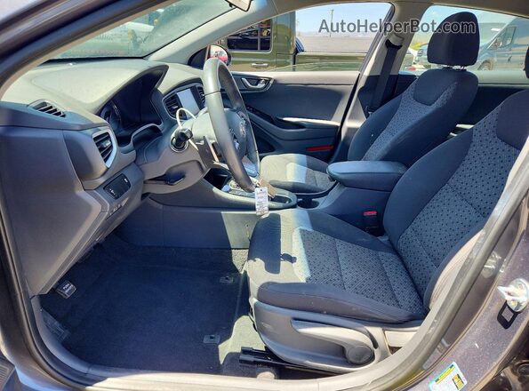 KMHC65LD8JU104362 2018 HYUNDAI IONIQ Серый Вид салона спереди