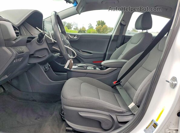KMHC75LJ1LU061764 2020 HYUNDAI IONIQ Белый Вид салона спереди