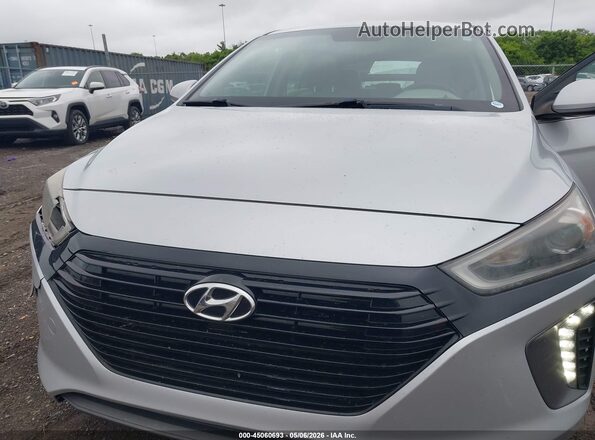 KMHC85LC7HU023591 2017 HYUNDAI IONIQ HYBRID Серебряный Вид спереди