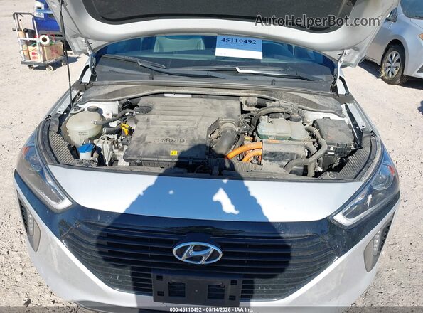 KMHC85LC8HU027066 2017 HYUNDAI IONIQ HYBRID Серебряный Вид спереди