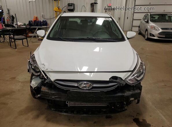 KMHCT4AE2HU294605 2017 HYUNDAI ACCENT Белый Вид спереди