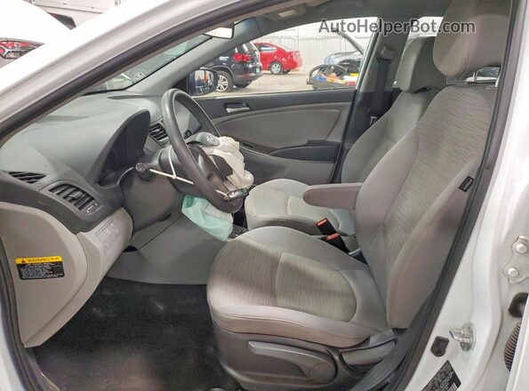 KMHCT4AE2HU294605 2017 HYUNDAI ACCENT Белый Вид салона спереди