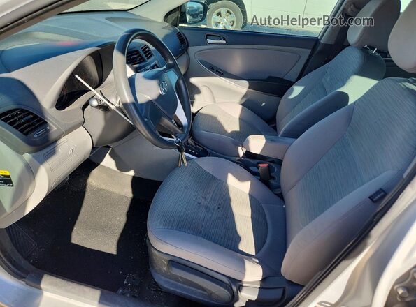 KMHCT4AE3GU161074 2016 HYUNDAI ACCENT Серебряный Вид салона спереди