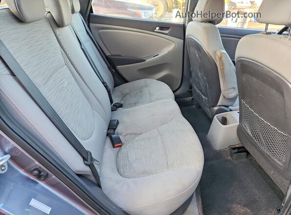 KMHCT4AE4HU297831 2017 HYUNDAI ACCENT Gray Vista de los asientos traseros