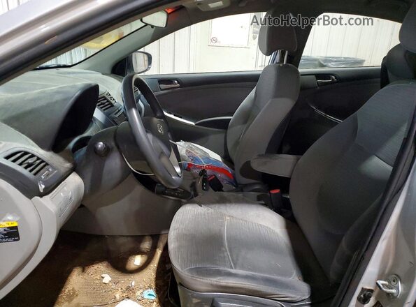 KMHCT4AE7GU061205 2016 HYUNDAI ACCENT Silver Front interior view