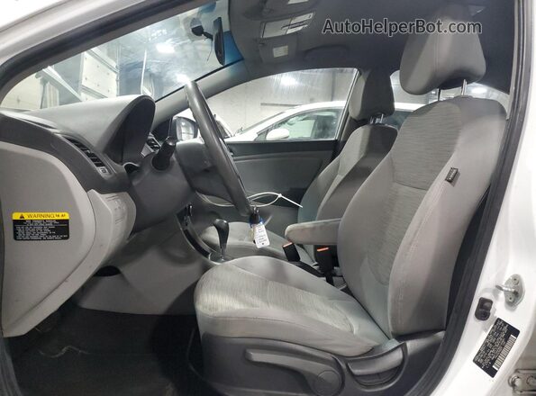 KMHCT4AE8GU149681 2016 HYUNDAI ACCENT White Widok wnętrza z przodu