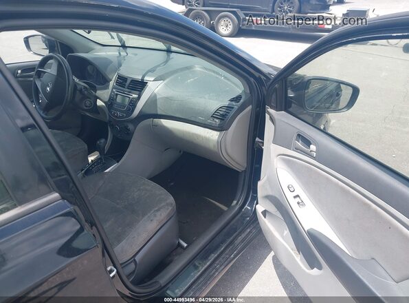 KMHCT4AE8HU246767 2017 HYUNDAI ACCENT Черный Вид салона спереди