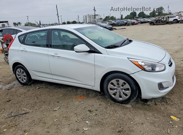 KMHCT5AE0HU351342 2017 HYUNDAI ACCENT Белый Передняя правая четверть
