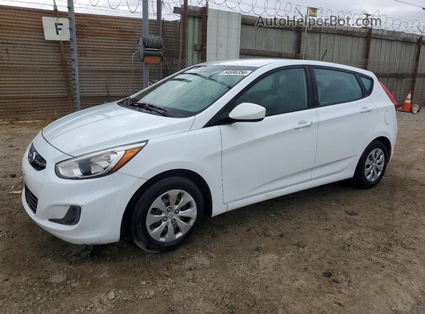 KMHCT5AE0HU351342 2017 HYUNDAI ACCENT Белый Передняя левая четверть