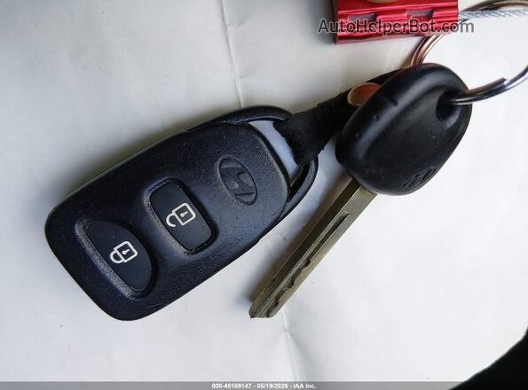 KMHCT5AE4GU283528 2016 HYUNDAI ACCENT Silver Dashboard view