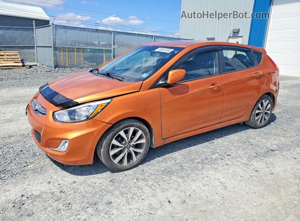 KMHCT5AE6HU323531 2017 HYUNDAI ACCENT Оранжевый Передняя левая четверть