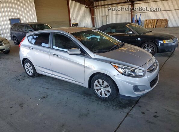 KMHCT5AE7HU325904 2017 HYUNDAI ACCENT Серебряный Передняя правая четверть