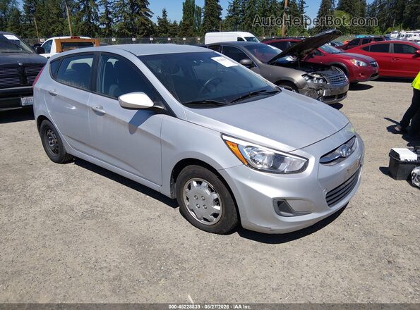 KMHCT5AE7HU344632 2017 HYUNDAI ACCENT Серебряный Передняя правая четверть