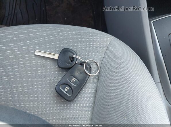 KMHCT5AE8GU238740 2016 HYUNDAI ACCENT Красный Вид панели приборов