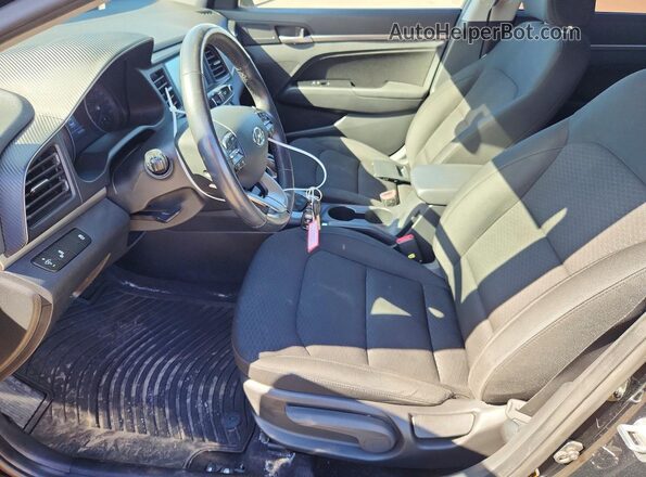 KMHD84LFXLU061673 2020 HYUNDAI ELANTRA Черный Вид салона спереди