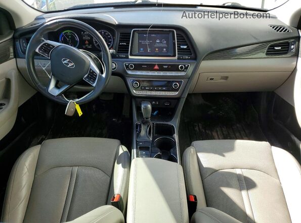 KMHE34L34KA092166 2019 HYUNDAI SONATA Серебряный Вид панели приборов