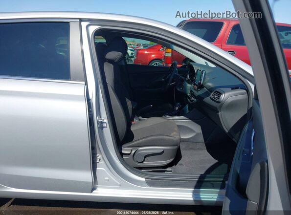 KMHH35LE6LU143901 2020 HYUNDAI ELANTRA GT Серебряный Вид салона спереди
