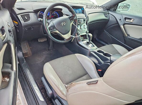 KMHHT6KJ2GU134882 2016 HYUNDAI GENESIS White Vista del salpicadero