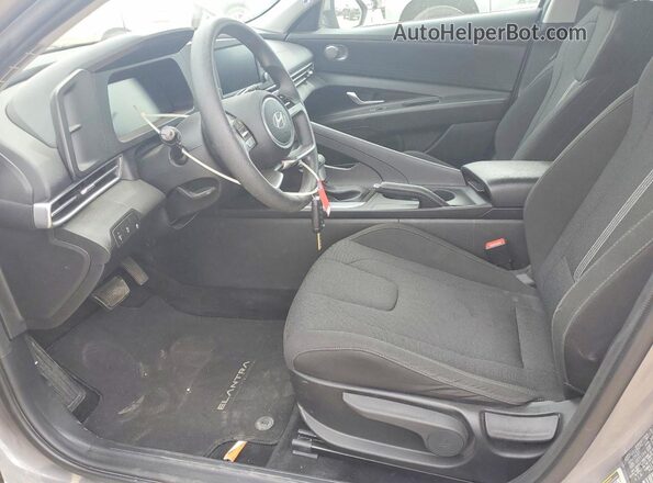 KMHLL4DG2RU659590 2024 HYUNDAI ELANTRA Серебряный Вид салона спереди