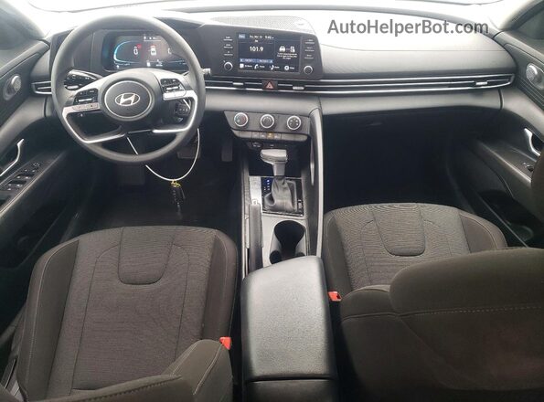 KMHLL4DG8SU946129 2025 HYUNDAI ELANTRA Белый Вид панели приборов