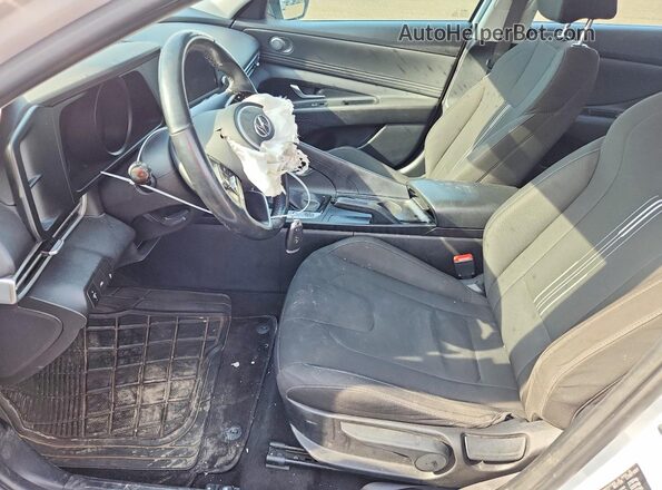 KMHLM4AG3MU166317 2021 HYUNDAI ELANTRA White Вид салону спереду