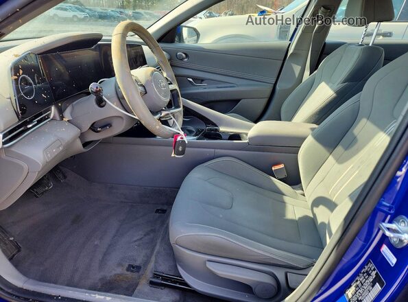 KMHLS4AG5PU506111 2023 HYUNDAI ELANTRA Синий Вид салона спереди