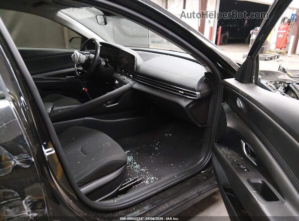 KMHLS4AG8PU446115 2023 HYUNDAI ELANTRA Черный Вид салона спереди
