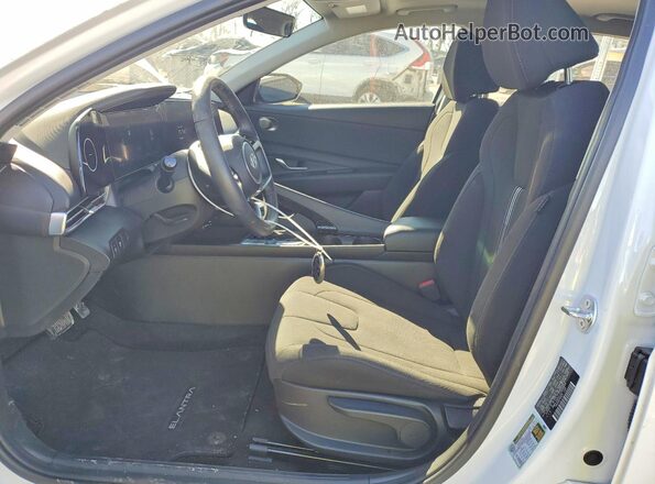 KMHLS4DG1SU858896 2025 HYUNDAI ELANTRA Белый Вид салона спереди