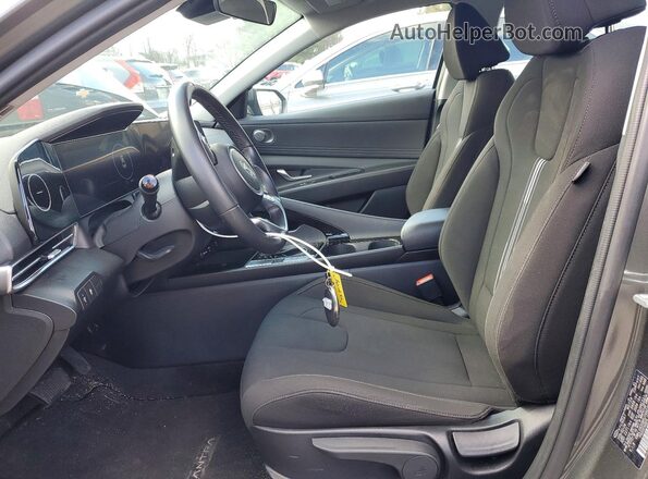KMHLS4DG8RU748079 2024 HYUNDAI ELANTRA Зеленый Вид салона спереди