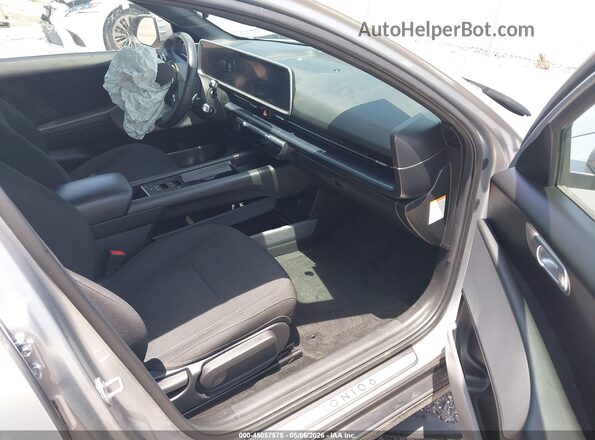 KMHM24AA5PA036728 2023 HYUNDAI IONIQ 6 Серебряный Вид салона спереди