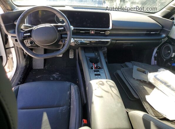 KMHM54ACXRA081045 2024 HYUNDAI IONIQ Белый Вид панели приборов