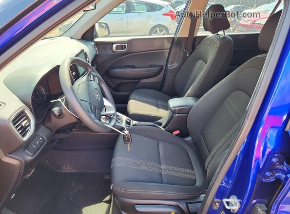 KMHRC8A31LU023026 2020 HYUNDAI VENUE Синий Вид салона спереди