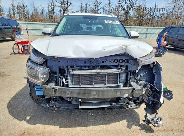 KMHRC8A31PU211776 2023 HYUNDAI VENUE Белый Вид спереди
