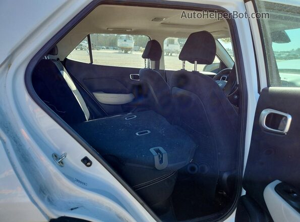 KMHRC8A33NU147995 2022 HYUNDAI VENUE Белый Вид задней части салона