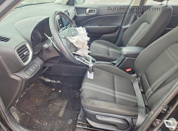 KMHRC8A33NU206706 2022 HYUNDAI VENUE Черный Вид салона спереди