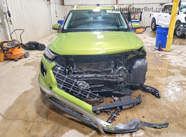 KMHRC8A34PU228832 2023 HYUNDAI VENUE Зеленый Вид спереди