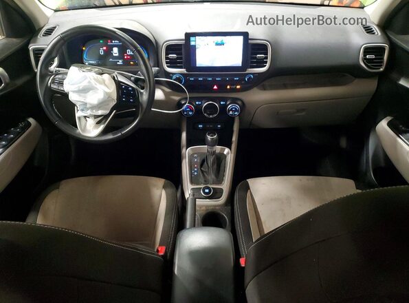 KMHRC8A34PU228832 2023 HYUNDAI VENUE Зеленый Вид панели приборов