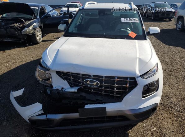 KMHRC8A36MU103746 2021 HYUNDAI VENUE Белый Вид спереди